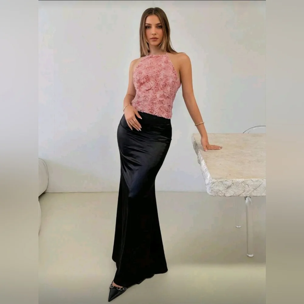 Aloruh Elegant Solid Color 3D Rose Flower Halter Neck Tank Top - Picture 5 of 5